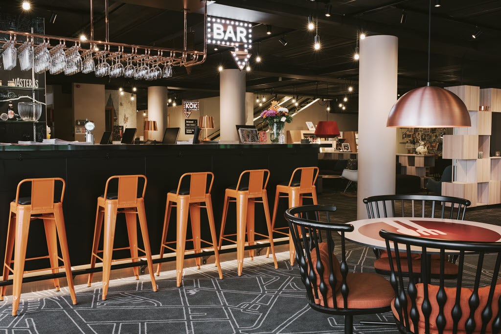 Urheberrecht: Jimmy Eriksson Scandic-Jarva-Krog-Lobby-Bar.jpg